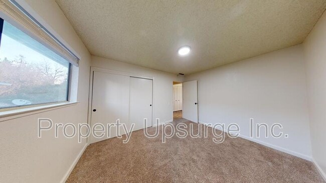 Building Photo - 905 Lakeside Dr
