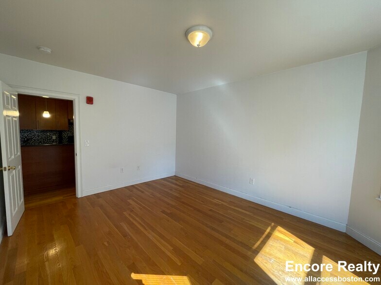 Building Photo - 108 Peterborough St