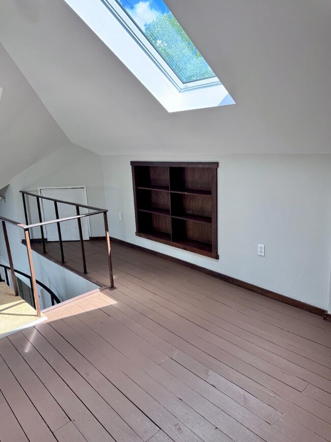 Building Photo - 816-818 Maryland Ave - Upstairs Unit 2