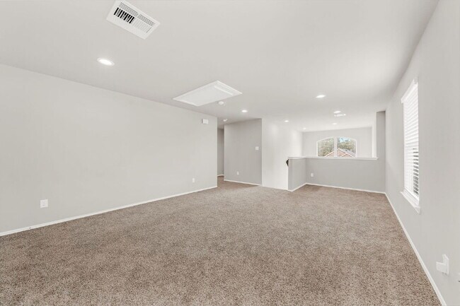 Building Photo - Welcome to this beautifully maintained 2-s...