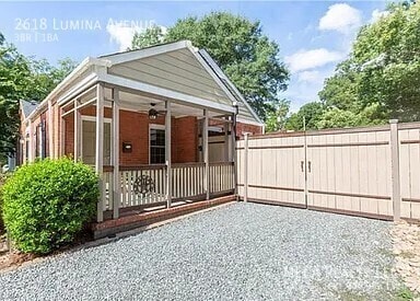 Building Photo - 2618 Lumina Ave