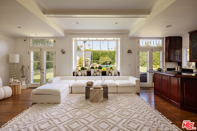 Building Photo - 804 N Rodeo Dr