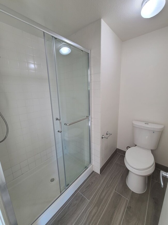 Building Photo - Spacious Two story 3 bed 2.5 baths + 2 car garage in great school district.