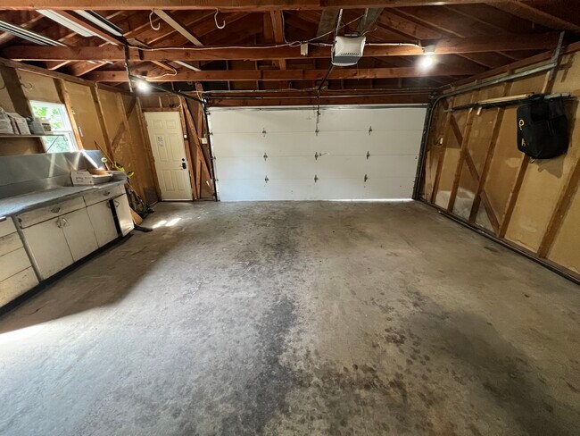 Building Photo - 114 10 1/4 St SE