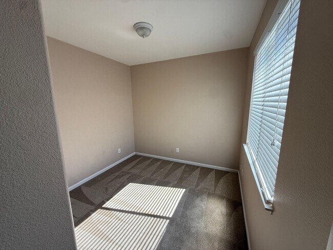 Building Photo - 3 Bed | 2.5 Bath | 1345 SF |  2 Car Garage | Two Story | Tenant pays $175 for WS&G