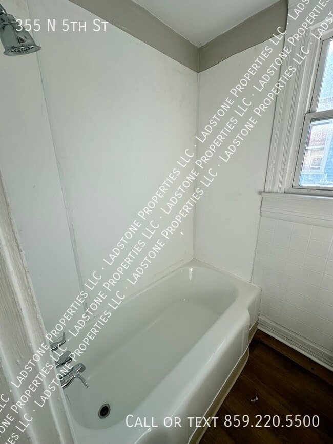 Building Photo - 355 N 5th St