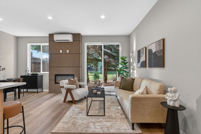 Building Photo - 15609 SE Meadowlark Ln