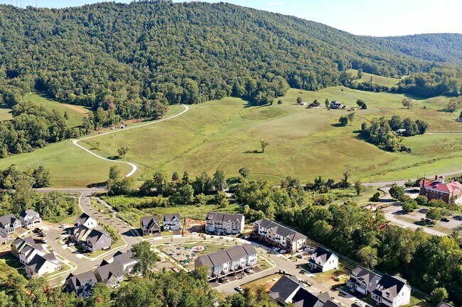 Building Photo - $500 Off 1st Month's Rent! Dog-Friendly End-Unit Apartment