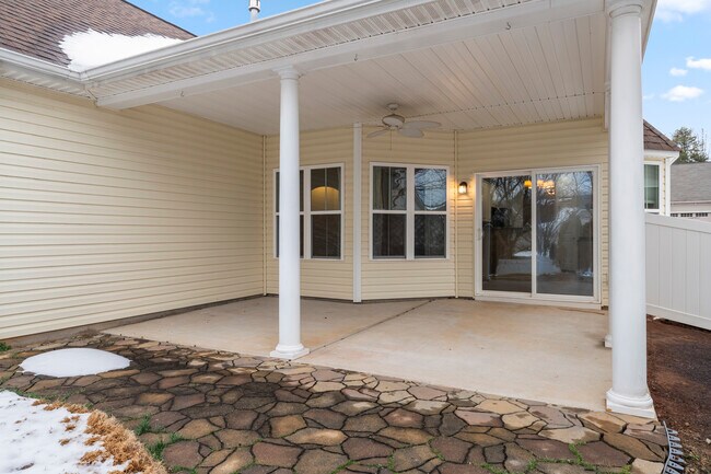 Building Photo - 586 Harrison Dr NW