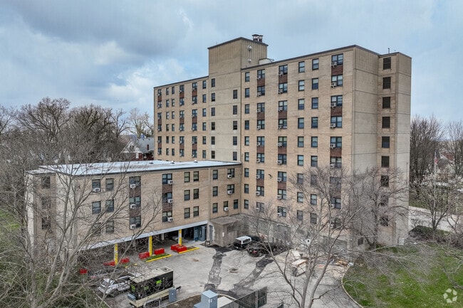 Building Photo - Maple Tower