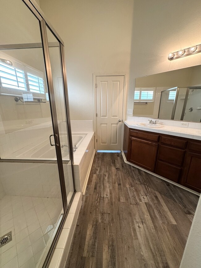 Building Photo - 10824 N Bunker Hill Dr