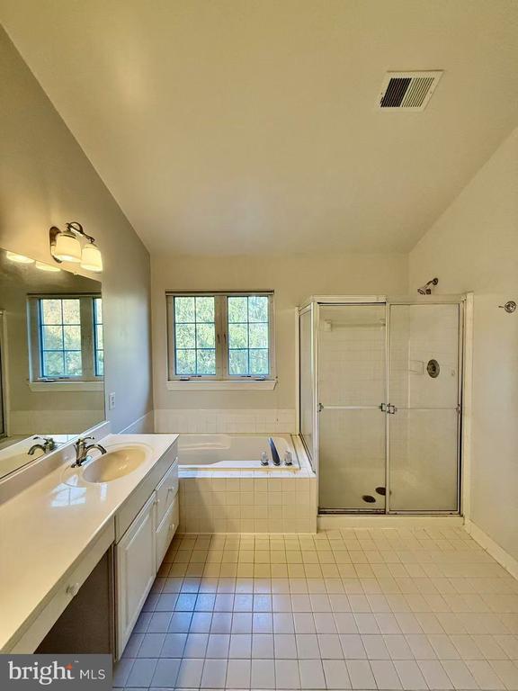 Building Photo - 13772 Lambertina Pl