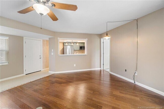 Building Photo - 3218 SE Aster Ln