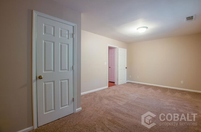 Building Photo - 6764 Blackstone Pl