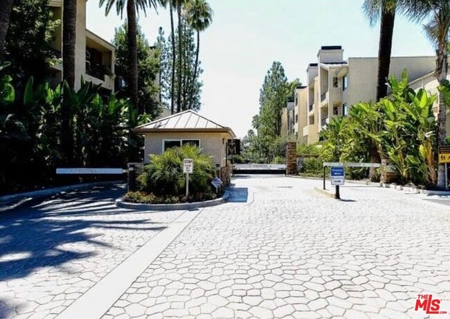 Building Photo - 21400 Burbank Blvd