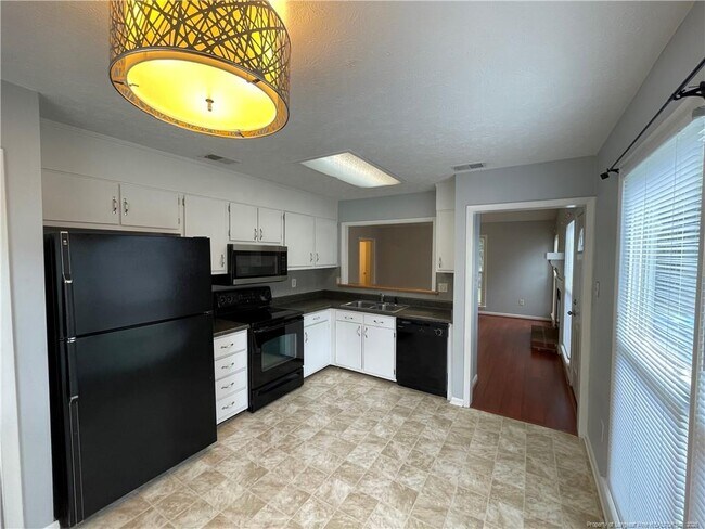 Building Photo - 7060 Candlewood Dr