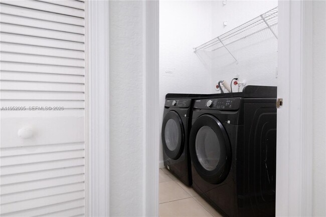 Building Photo - 2532 SE 15th Ct