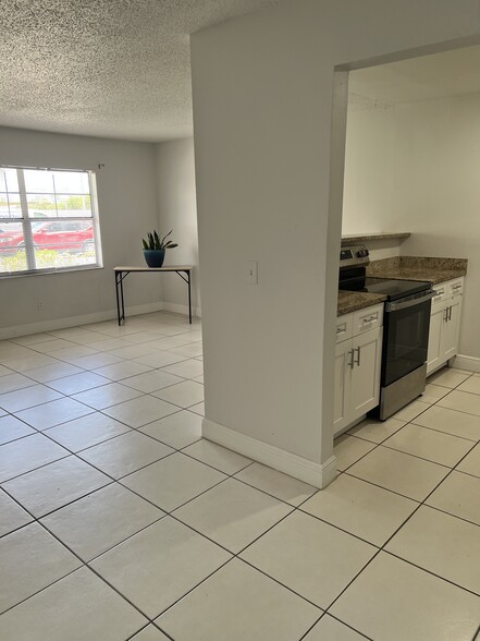 Building Photo - 9217 Tudor Dr