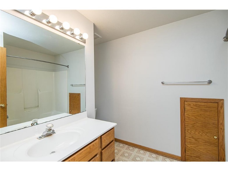 Building Photo - 117 21st St SE