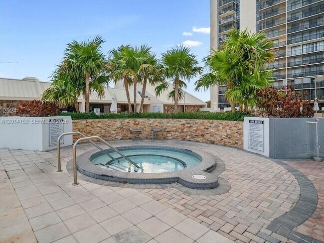 Building Photo - 20301 W Country Club Dr