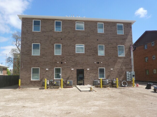 Building Photo - 9522 S 53rd Ave