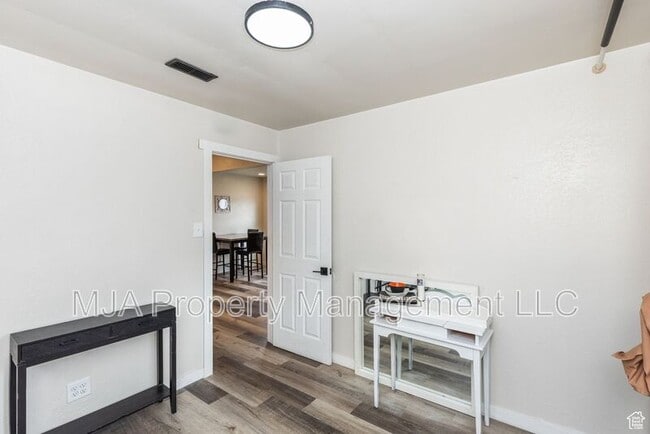 Building Photo - 3304 S 460 E