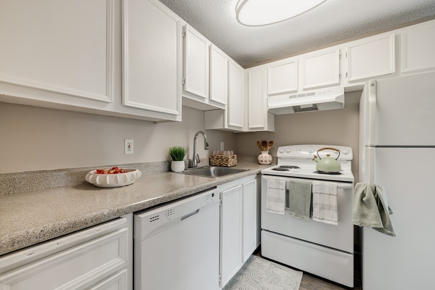 Primary Photo - Moreland Place Apartments