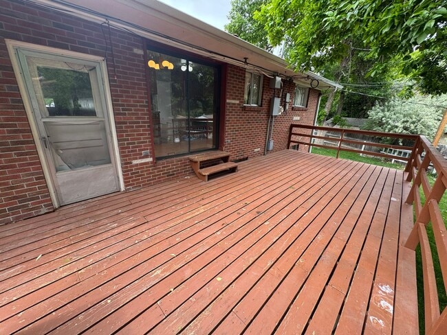 Building Photo - Spacious 3-Bed, 2-Bath Home with Included ...