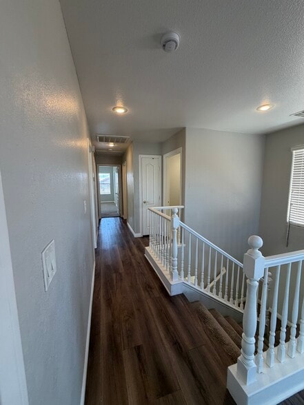 Building Photo - 9521 Grand Fir Ct