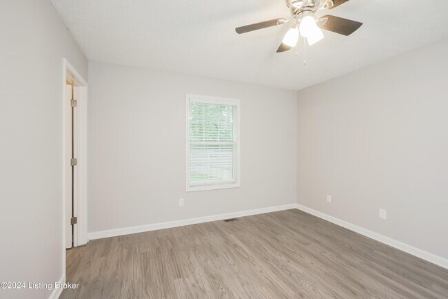 Building Photo - 806 Tin Dor Way