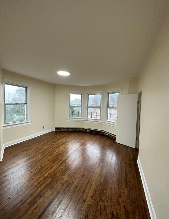 Building Photo - 381 Westervelt Ave