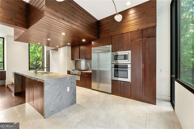 Building Photo - 2105 Fairhaven Cir NE