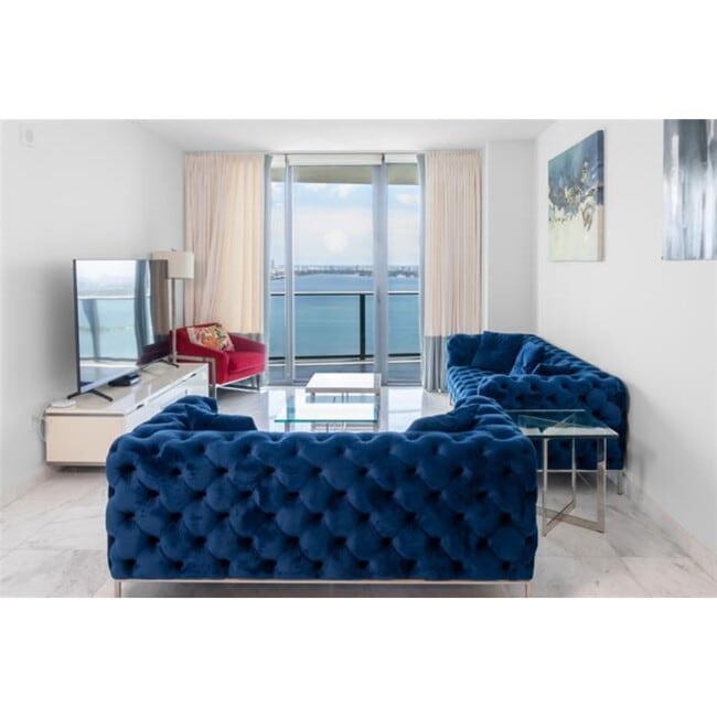 Building Photo - 460 NE 28th St