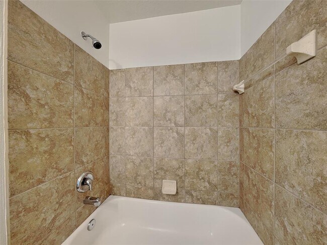 Building Photo - 2407 Aspen Dale Dr