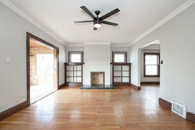 Building Photo - 14718 Bayes Ave