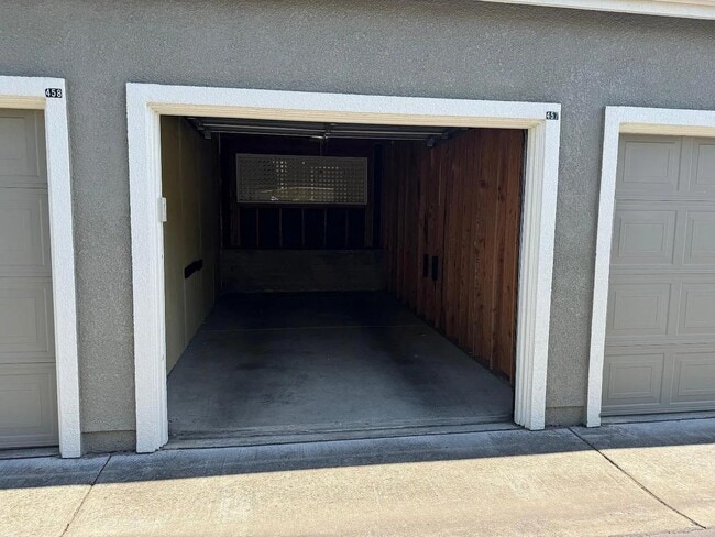 Building Photo - 5947 Lake Hennessy Ct