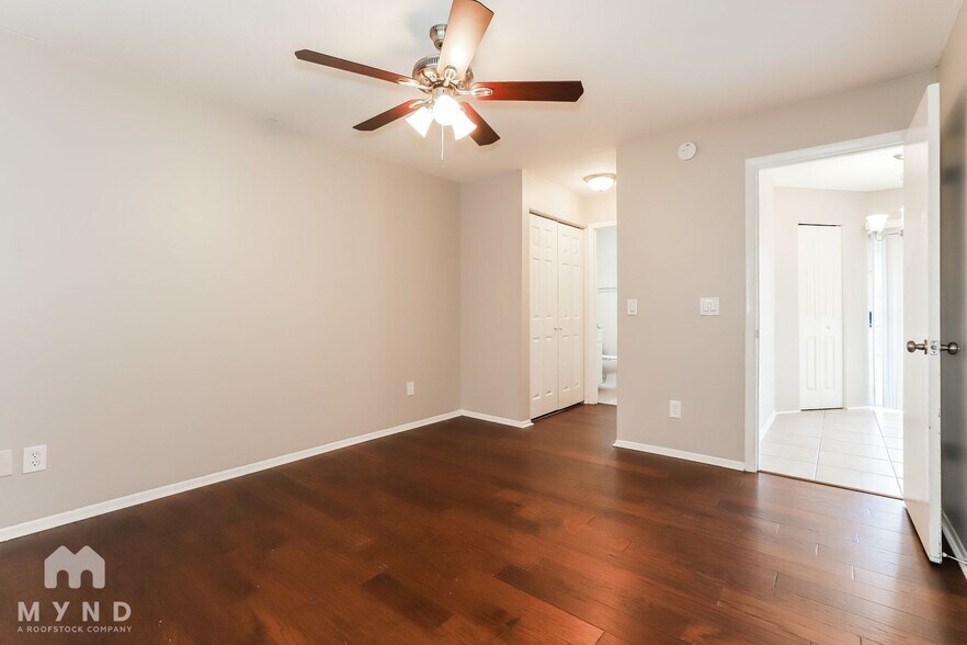 Building Photo - 305 Silver Hill Dr