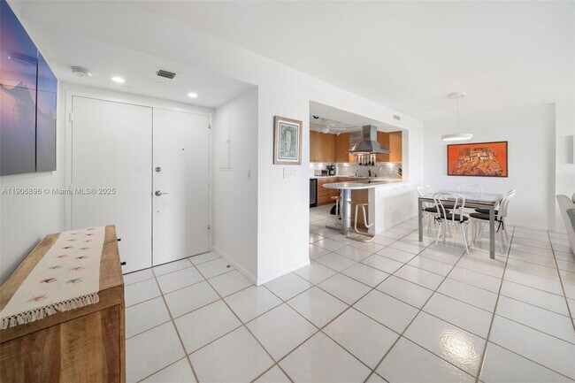 Building Photo - 155 Ocean Ln Dr