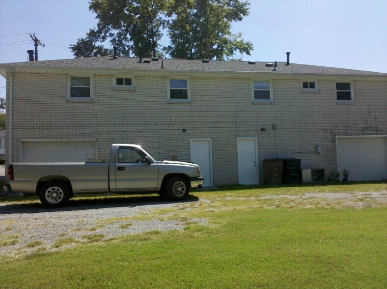 Building Photo - 290 Largo Dr