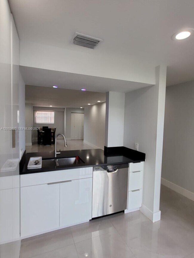 Building Photo - 199 SW 12th Ave