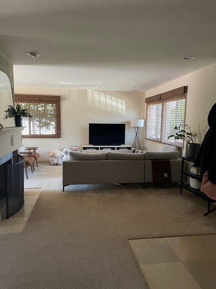 Building Photo - 5954 Stadium St