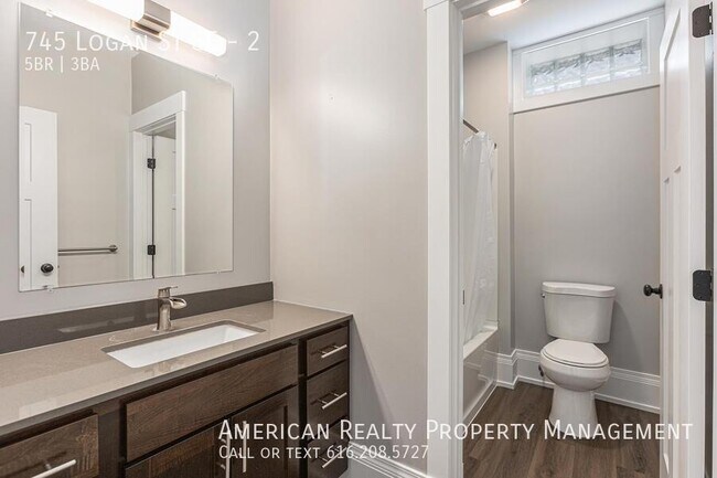 Building Photo - 745 Logan St SE