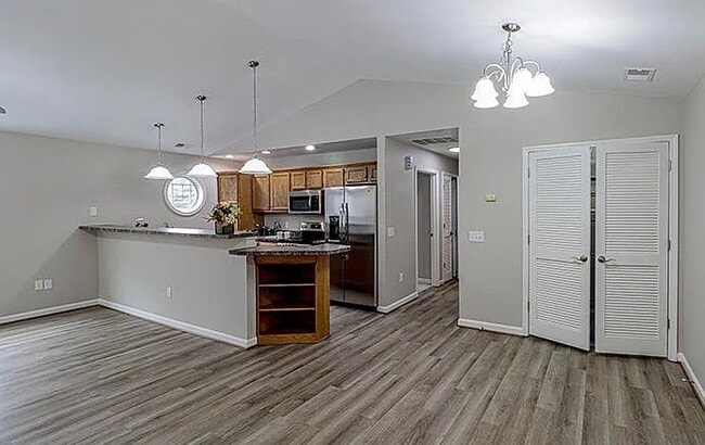 Building Photo - 6520 Brook Bend Way