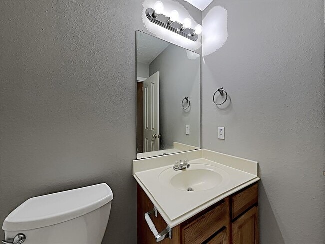 Building Photo - 4830 Edgegate Dr