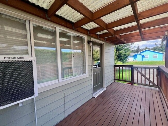 Building Photo - Cute 1 Bd 1 Ba Duplex in Beautiful Blaine!