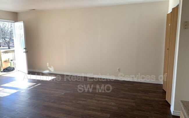 Building Photo - 3339 E Southern Hills Blvd