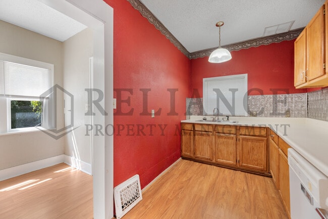 Building Photo - 607 N Lorraine Ave