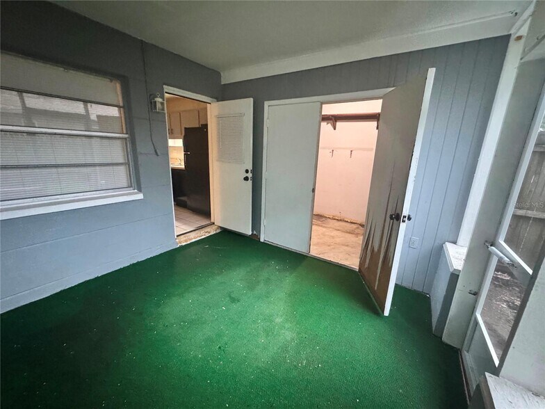 Building Photo - 2896 Meadow Lake Ave
