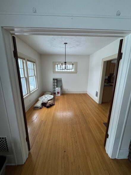 Dining room - 212 Willis Ave