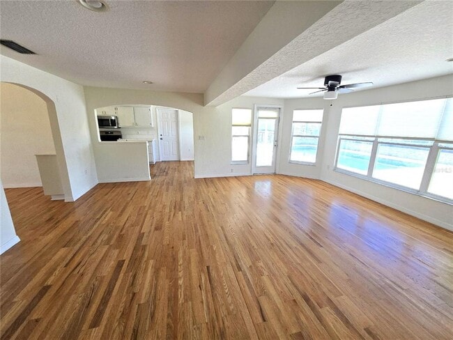 Building Photo - 3616 Royal Palm Dr